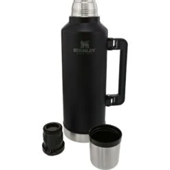 Stanley PMIThe Legendary Classic Thermosfles 2,3 Liter Matte Black 4 Stanley PMIThe Legendary Classic Thermosfles 2,3 Liter Matte Black -Buiten Kamperen Winkel 115074 990 03